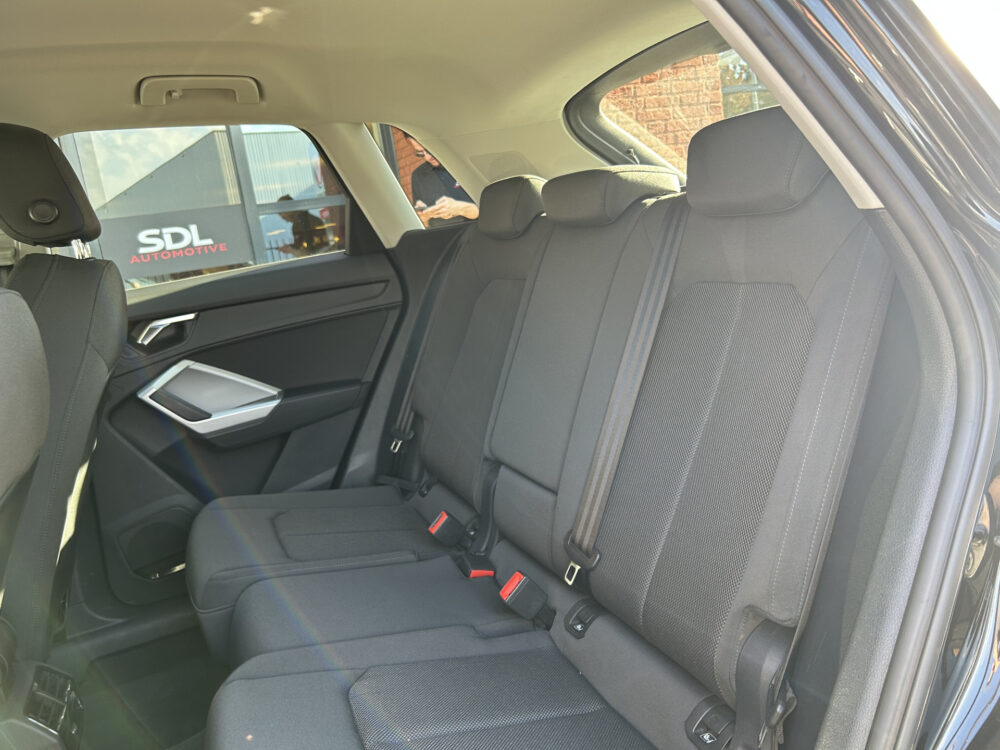 Audi Q3 45 TFSI e S edition S-Line // NAVI + CARPLAY // SONOS AUDIO // ADAPTIVE CRUISE // FULL LED // DODEHOEK DETECTIE // KEYLESS // EL 32