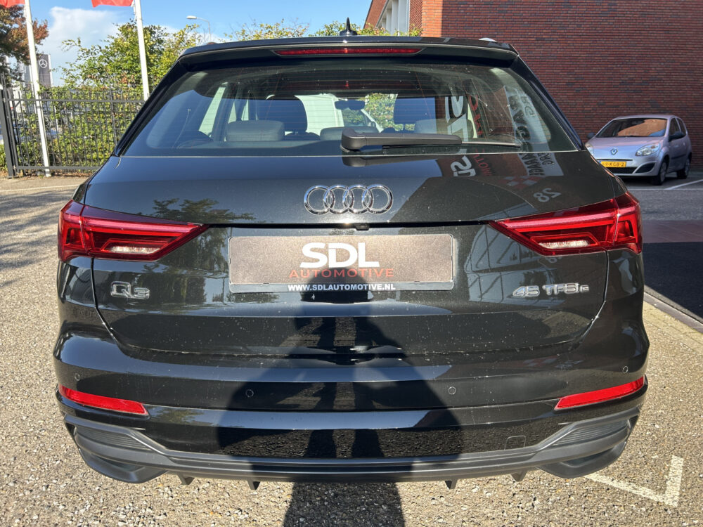 Audi Q3 45 TFSI e S edition S-Line // NAVI + CARPLAY // SONOS AUDIO // ADAPTIVE CRUISE // FULL LED // DODEHOEK DETECTIE // KEYLESS // EL 5