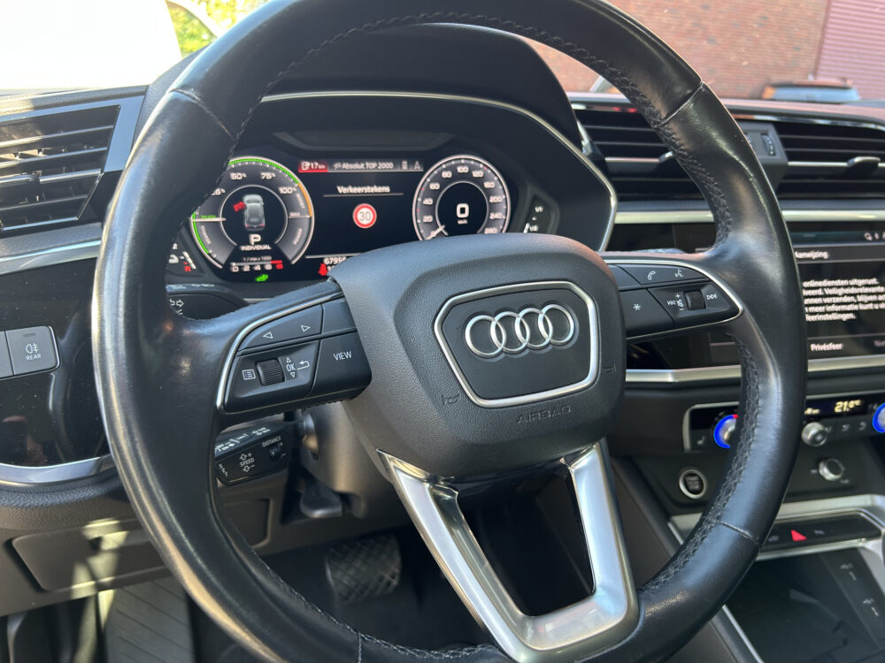 Audi Q3 45 TFSI e S edition S-Line // NAVI + CARPLAY // SONOS AUDIO // ADAPTIVE CRUISE // FULL LED // DODEHOEK DETECTIE // KEYLESS // EL 6