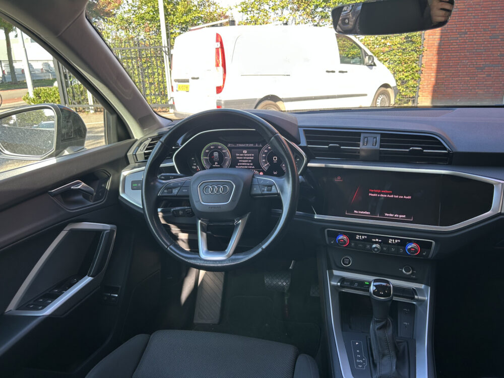 Audi Q3 45 TFSI e S edition S-Line // NAVI + CARPLAY // SONOS AUDIO // ADAPTIVE CRUISE // FULL LED // DODEHOEK DETECTIE // KEYLESS // EL 7