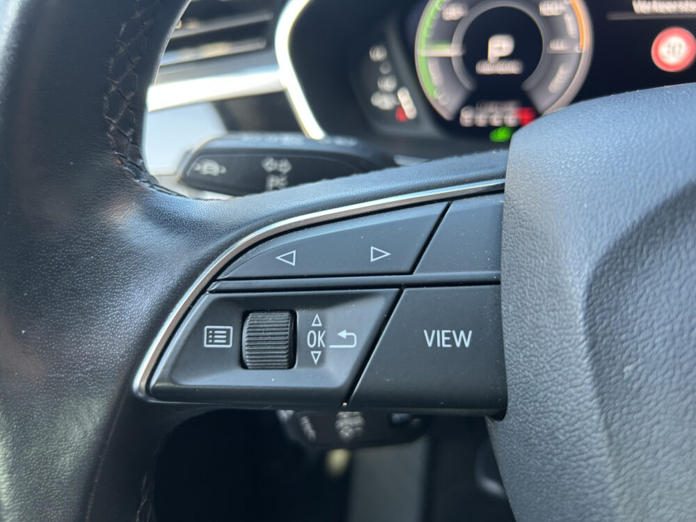 Audi Q3 45 TFSI e S edition S-Line // NAVI + CARPLAY // SONOS AUDIO // ADAPTIVE CRUISE // FULL LED // DODEHOEK DETECTIE // KEYLESS // EL 9