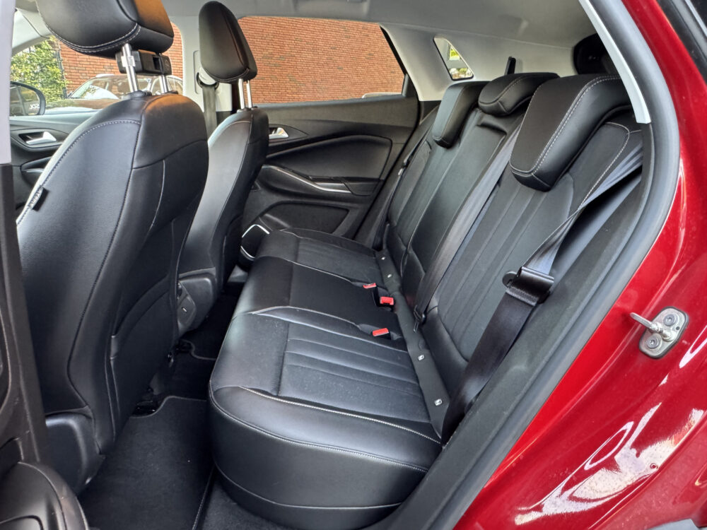 Opel Grandland X 1.6 Turbo Hybrid Ultimate // TREKHAAK // NAVI // CRUISE // CLIMA // CAMERA // MEMORY SEATS // DAB RADIO // 12