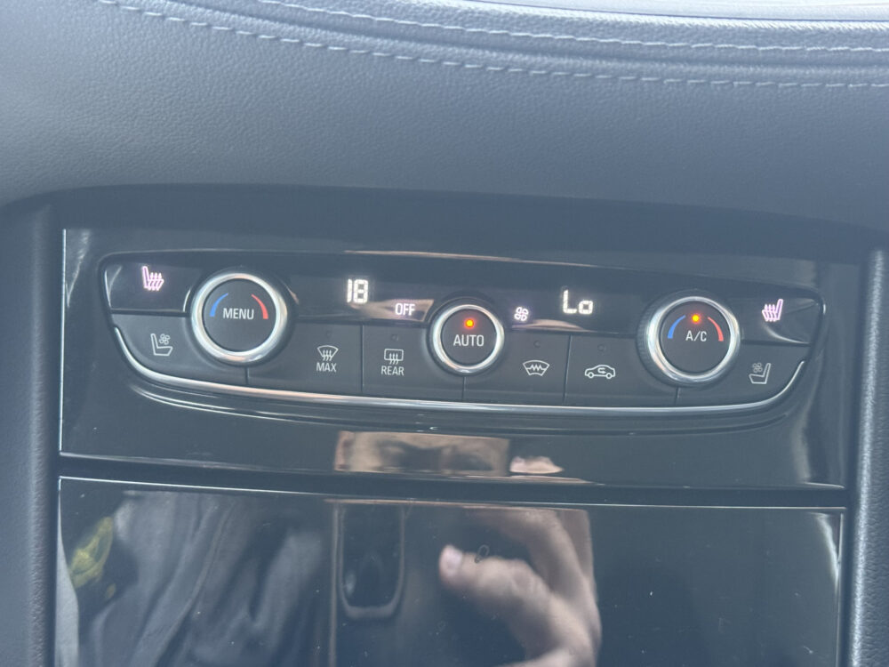 Opel Grandland X 1.6 Turbo Hybrid Ultimate // TREKHAAK // NAVI // CRUISE // CLIMA // CAMERA // MEMORY SEATS // DAB RADIO // 24