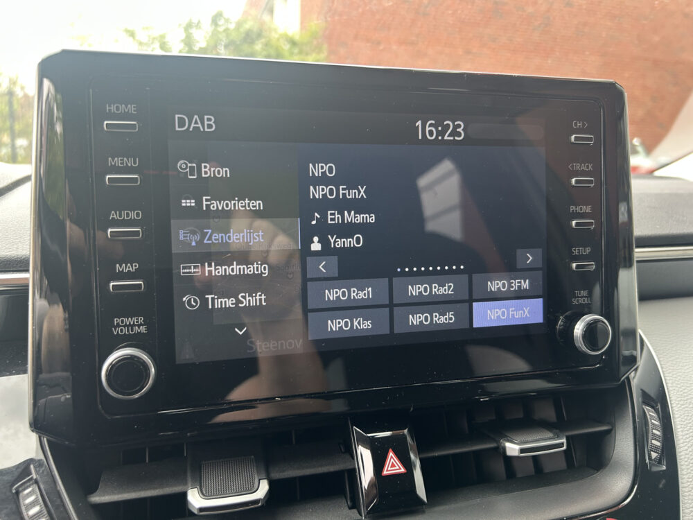 Toyota Corolla Touring Sports 1.8 Hybrid Executive // FULL LED // NAVI + CARPLAY // STOEL + STUURWIELVERWARMING // ADAPTIVE CRUISE // PDC V+A // KEYLESS // DO 17