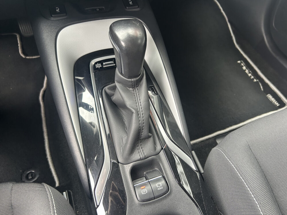Toyota Corolla Touring Sports 1.8 Hybrid Executive // FULL LED // NAVI + CARPLAY // STOEL + STUURWIELVERWARMING // ADAPTIVE CRUISE // PDC V+A // KEYLESS // DO 19