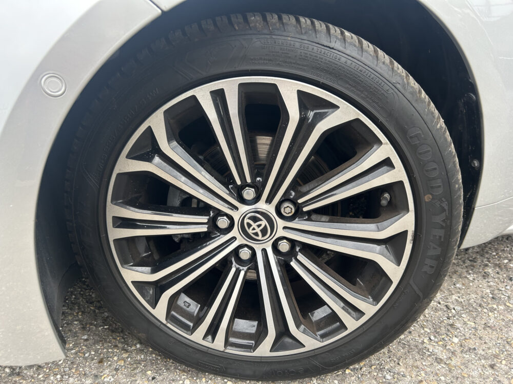 Toyota Corolla Touring Sports 1.8 Hybrid Executive // FULL LED // NAVI + CARPLAY // STOEL + STUURWIELVERWARMING // ADAPTIVE CRUISE // PDC V+A // KEYLESS // DO 26