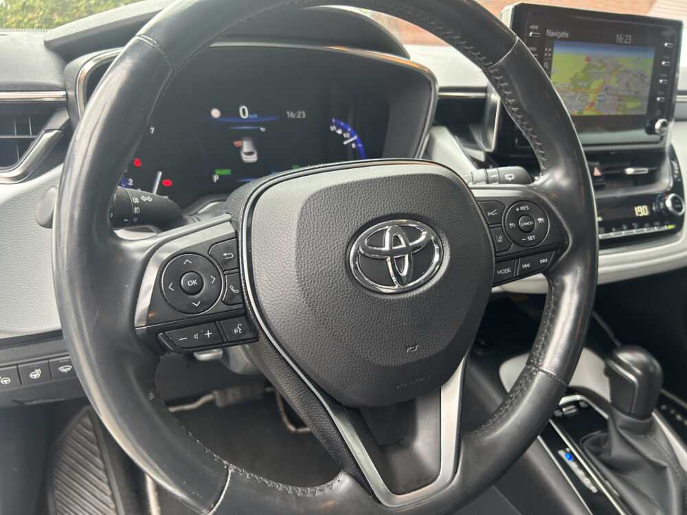 Toyota Corolla Touring Sports 1.8 Hybrid Executive // FULL LED // NAVI + CARPLAY // STOEL + STUURWIELVERWARMING // ADAPTIVE CRUISE // PDC V+A // KEYLESS // DO 6