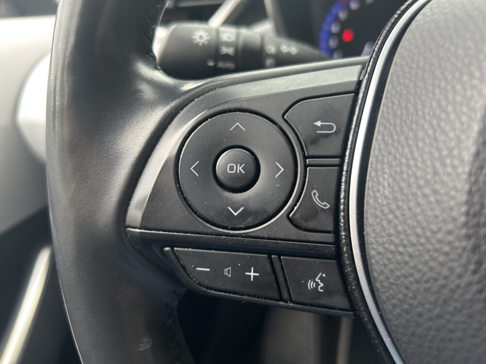 Toyota Corolla Touring Sports 1.8 Hybrid Executive // FULL LED // NAVI + CARPLAY // STOEL + STUURWIELVERWARMING // ADAPTIVE CRUISE // PDC V+A // KEYLESS // DO 9