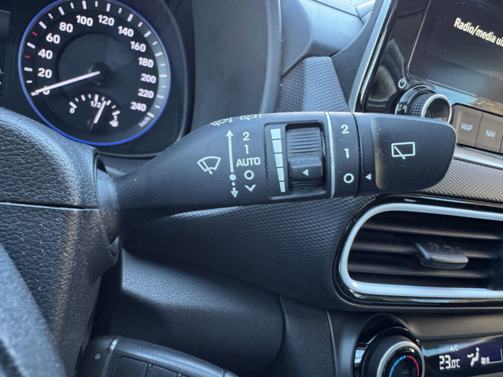 Hyundai KONA 1.6 GDI HEV Premium // TREKHAAK! // KRELL PREMIUM AUDIO // NAVI // CAMERA // CRUISE // 21