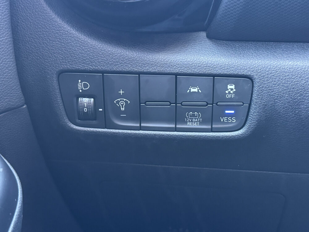 Hyundai KONA 1.6 GDI HEV Premium // TREKHAAK! // KRELL PREMIUM AUDIO // NAVI // CAMERA // CRUISE // 22