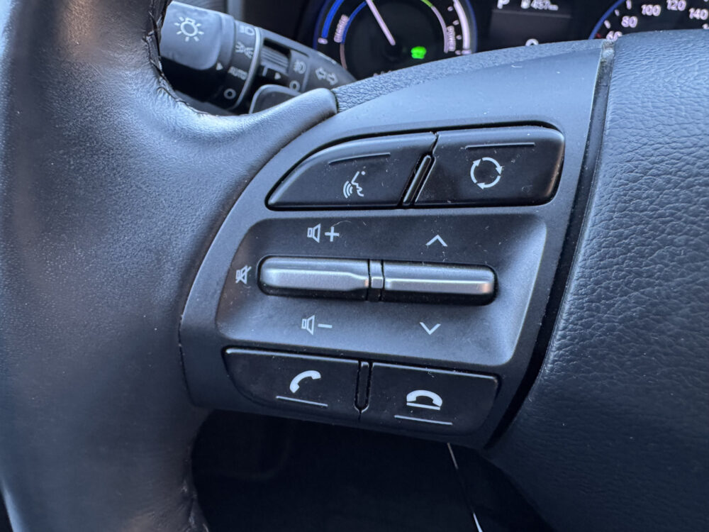 Hyundai KONA 1.6 GDI HEV Premium // TREKHAAK! // KRELL PREMIUM AUDIO // NAVI // CAMERA // CRUISE // 7
