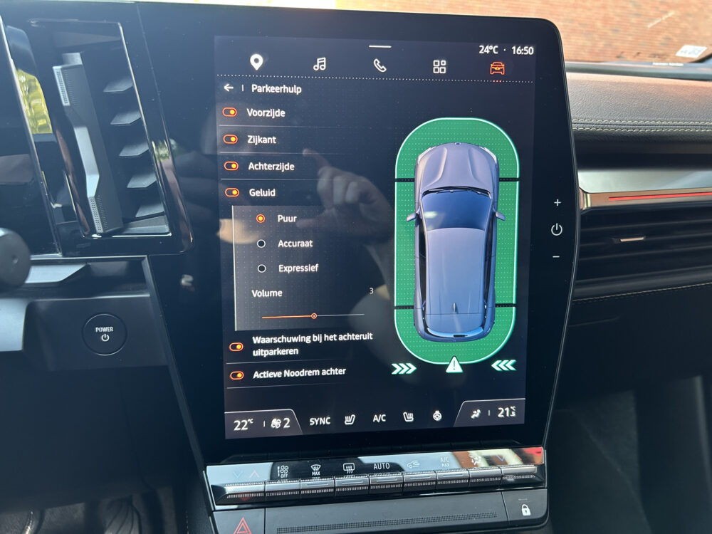 Renault Mégane E-Tech EV60 Optimum Charge Iconic SOH 93,4% // SNEL LADEN // FULL LED // HARMAN/KARDON AUDIO // NAVI + CARPLAY // LEDER // GROOT 20