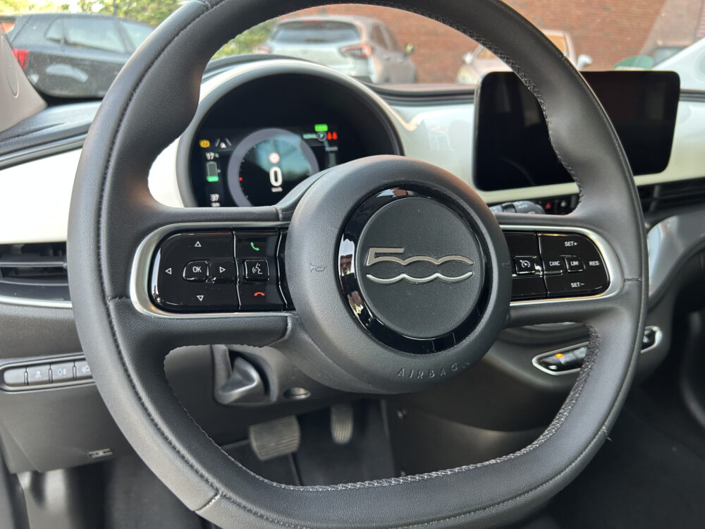 Fiat 500 Icon 42 kWh 118pk // APPLE CARPLAY / ANDROID AUTO // CLIMA // CRUISE-CONTROL // 16'' LMV 6