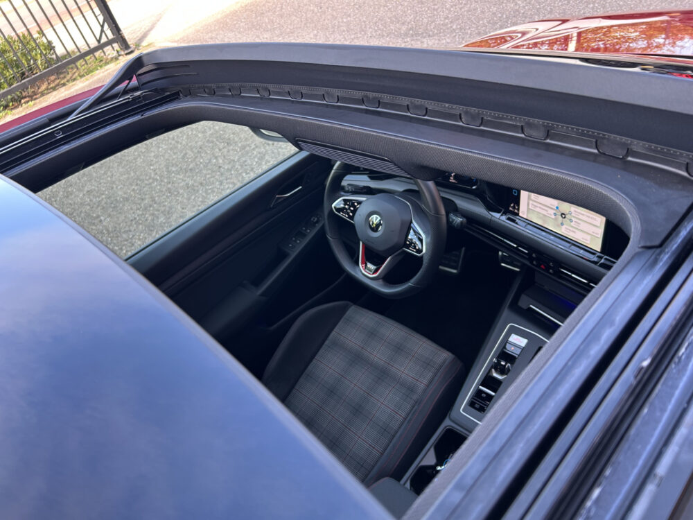 Volkswagen Golf 2.0 TSI GTI // FULL LED // SCHUIF/KANTELDAK // CAMERA // NAVI + CARPLAY // STOEL/STUURVERWARMING // ADAPTIVE CRUISE 14