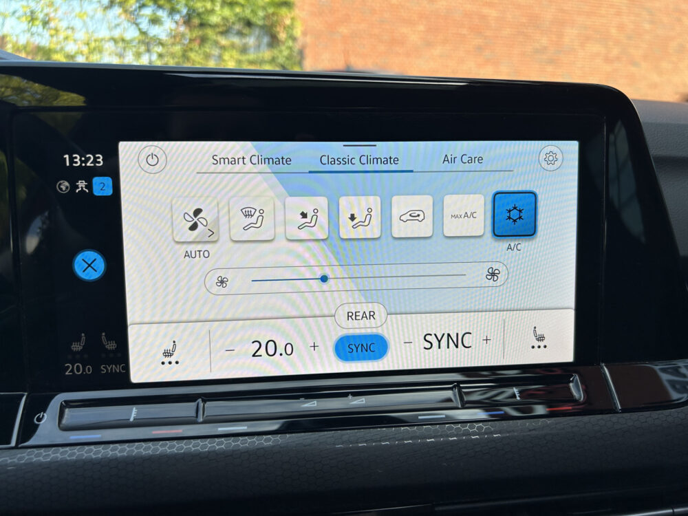 Volkswagen Golf 2.0 TSI GTI // FULL LED // SCHUIF/KANTELDAK // CAMERA // NAVI + CARPLAY // STOEL/STUURVERWARMING // ADAPTIVE CRUISE 19
