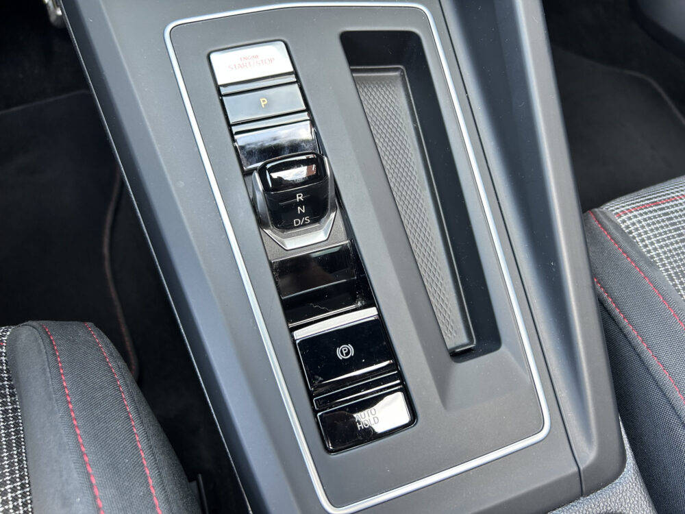 Volkswagen Golf 2.0 TSI GTI // FULL LED // SCHUIF/KANTELDAK // CAMERA // NAVI + CARPLAY // STOEL/STUURVERWARMING // ADAPTIVE CRUISE 25