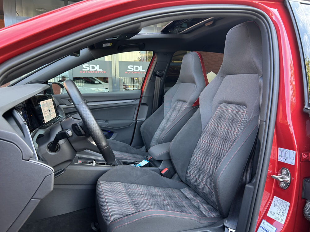 Volkswagen Golf 2.0 TSI GTI // FULL LED // SCHUIF/KANTELDAK // CAMERA // NAVI + CARPLAY // STOEL/STUURVERWARMING // ADAPTIVE CRUISE 7