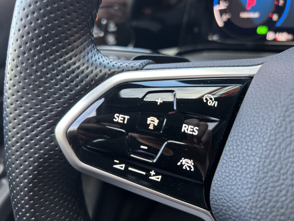 Volkswagen Golf 2.0 TSI GTI // FULL LED // SCHUIF/KANTELDAK // CAMERA // NAVI + CARPLAY // STOEL/STUURVERWARMING // ADAPTIVE CRUISE 9