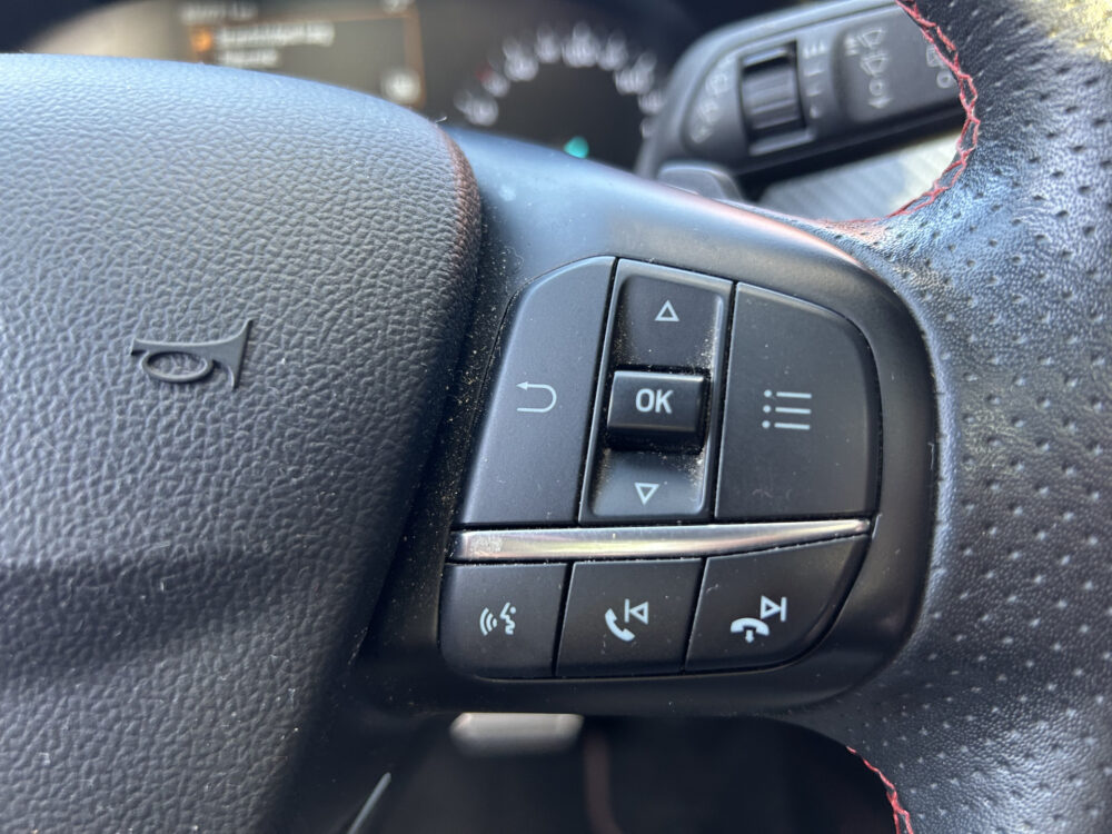 Ford FOCUS Wagon 1.5 EcoBoost ST Line Business 183PK!! // PANO/SCHUIFKANTELDAK // LED // NAVI + CARPLAY // WINTERPACK // KEYLESS // CLIMA // PDC  10