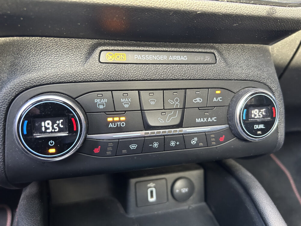 Ford FOCUS Wagon 1.5 EcoBoost ST Line Business 183PK!! // PANO/SCHUIFKANTELDAK // LED // NAVI + CARPLAY // WINTERPACK // KEYLESS // CLIMA // PDC  21