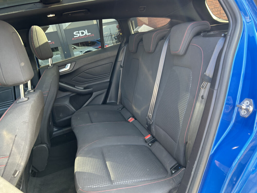 Ford FOCUS Wagon 1.5 EcoBoost ST Line Business 183PK!! // PANO/SCHUIFKANTELDAK // LED // NAVI + CARPLAY // WINTERPACK // KEYLESS // CLIMA // PDC  31