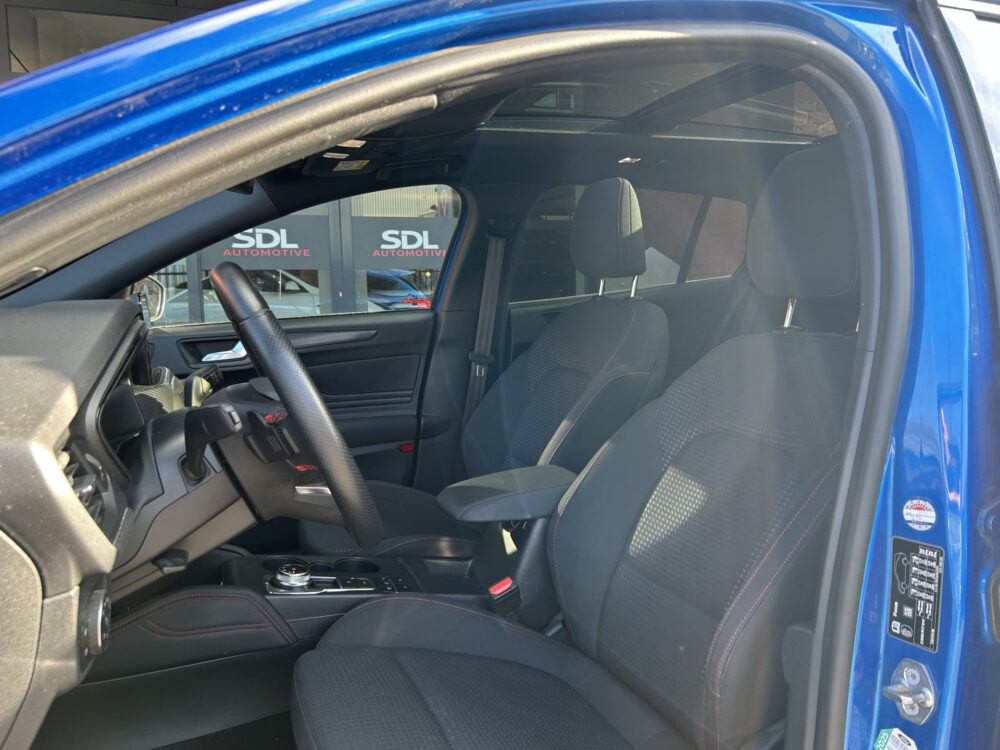 Ford FOCUS Wagon 1.5 EcoBoost ST Line Business 183PK!! // PANO/SCHUIFKANTELDAK // LED // NAVI + CARPLAY // WINTERPACK // KEYLESS // CLIMA // PDC  8