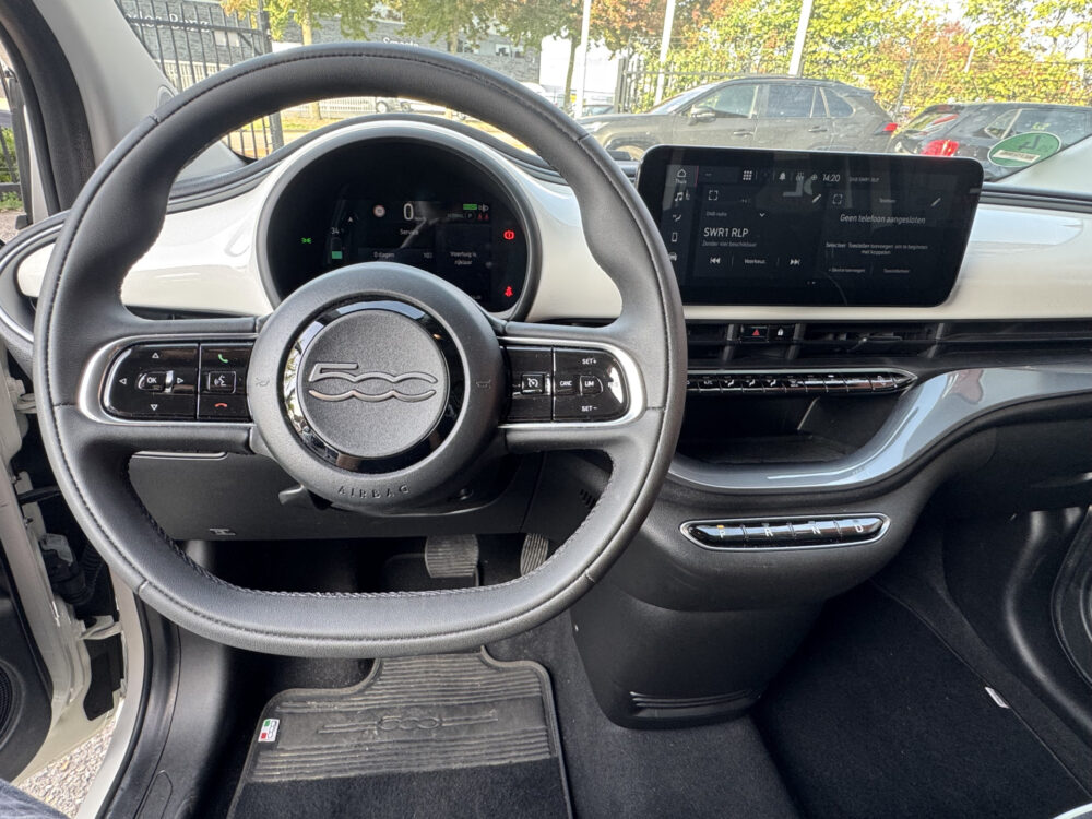 Fiat 500 Icon 42 kWh 118pk // APPLE CARPLAY / ANDROID AUTO // CLIMA // CRUISE-CONTROL // 16'' LICHT METALEN VELGEN // 11
