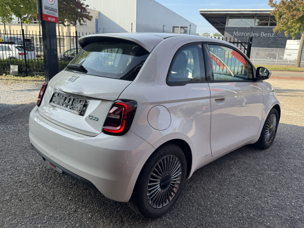 Fiat 500 Icon 42 kWh 118pk // APPLE CARPLAY / ANDROID AUTO // CLIMA // CRUISE-CONTROL // 16'' LICHT METALEN VELGEN // 4
