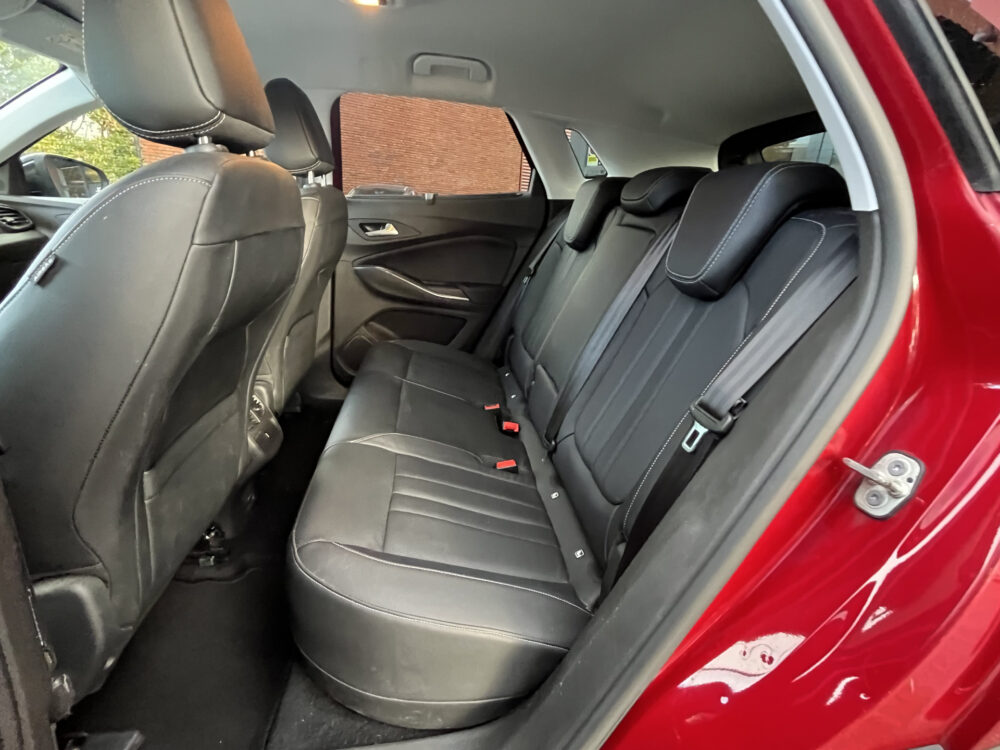 Opel Grandland X 1.6 Turbo Hybrid4 Ultimate 300PK! // MEMORY SEATS // NAVI // TREKHAAK // CAMERA // CRUISE // STOELVERWARMING + VERKOELING // 13