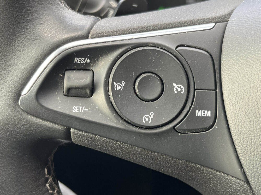 Opel Grandland X 1.6 Turbo Hybrid4 Ultimate 300PK! // MEMORY SEATS // NAVI // TREKHAAK // CAMERA // CRUISE // STOELVERWARMING + VERKOELING // 15