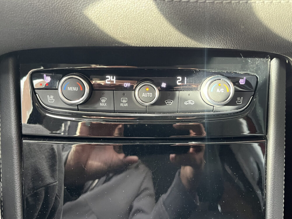 Opel Grandland X 1.6 Turbo Hybrid4 Ultimate 300PK! // MEMORY SEATS // NAVI // TREKHAAK // CAMERA // CRUISE // STOELVERWARMING + VERKOELING // 23