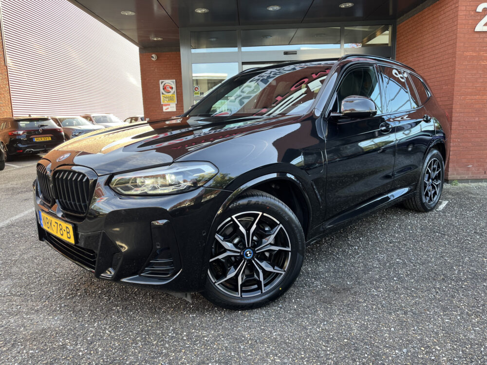 BMW X3 xDrive30e High Executive M-Sport Shadow Line // LEDER // ELEK.STOEL+GEHEUGEN // ELEK. KLEP // SCHUIF-KANTELDAK // 360 CAMERA+SEN 1