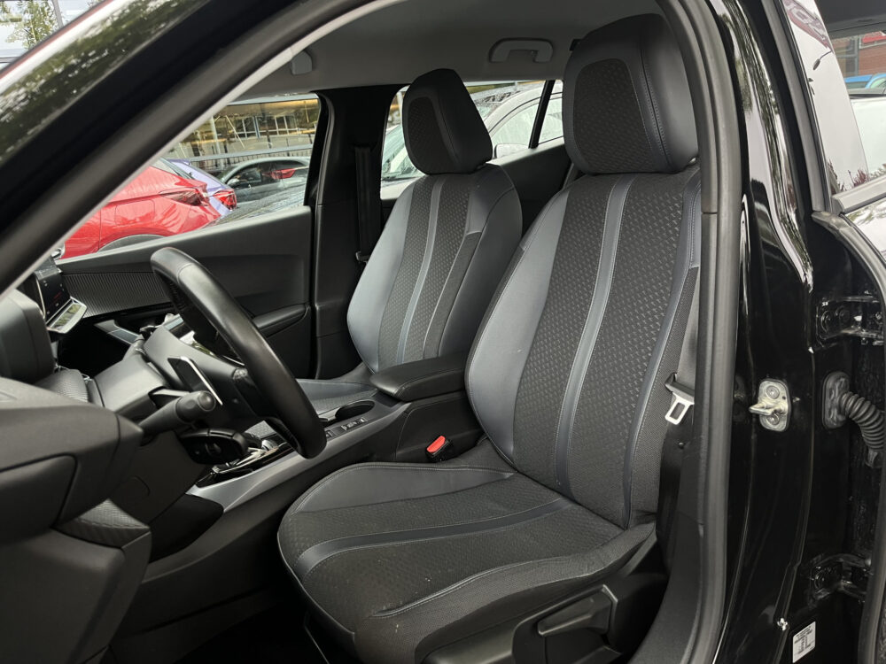 Peugeot 2008 1.2 PureTech Allure D.RIEM VERVANGEN!! // AFN. TREKHAAK // VIRTUAL COCKPIT // CAMERA+SENSOREN // NAVI+CARPLAY // HALF LEDER // L 15