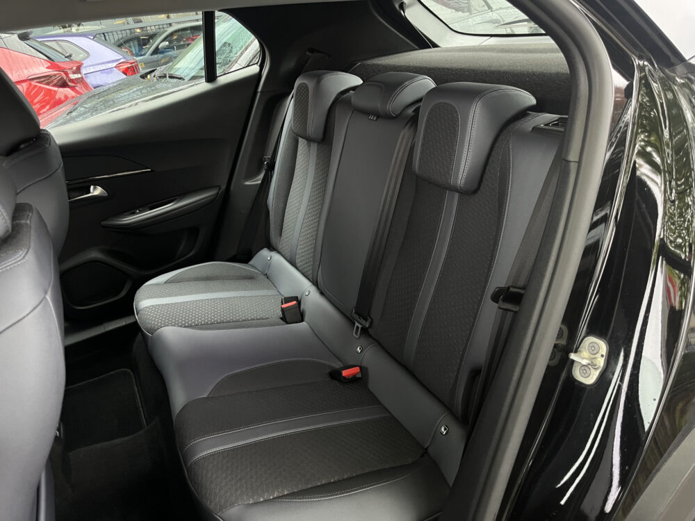 Peugeot 2008 1.2 PureTech Allure D.RIEM VERVANGEN!! // AFN. TREKHAAK // VIRTUAL COCKPIT // CAMERA+SENSOREN // NAVI+CARPLAY // HALF LEDER // L 16