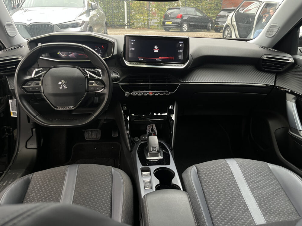 Peugeot 2008 1.2 PureTech Allure D.RIEM VERVANGEN!! // AFN. TREKHAAK // VIRTUAL COCKPIT // CAMERA+SENSOREN // NAVI+CARPLAY // HALF LEDER // L 17