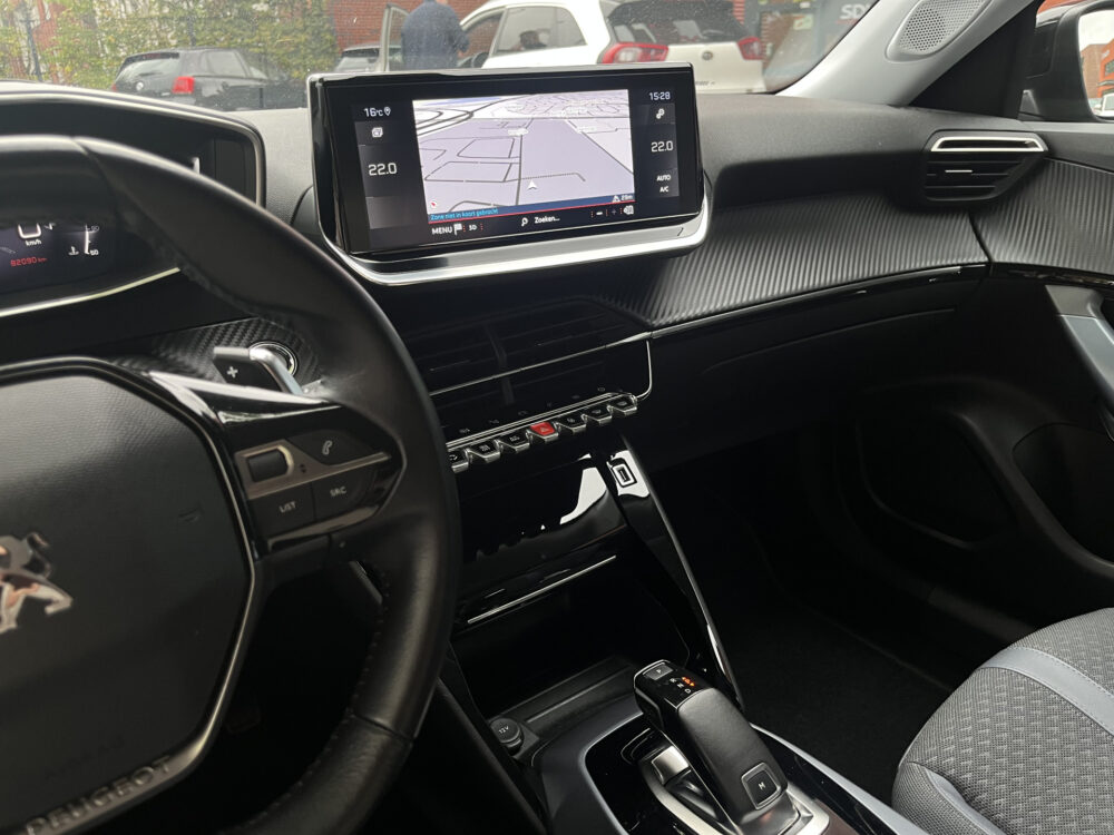 Peugeot 2008 1.2 PureTech Allure D.RIEM VERVANGEN!! // AFN. TREKHAAK // VIRTUAL COCKPIT // CAMERA+SENSOREN // NAVI+CARPLAY // HALF LEDER // L 23