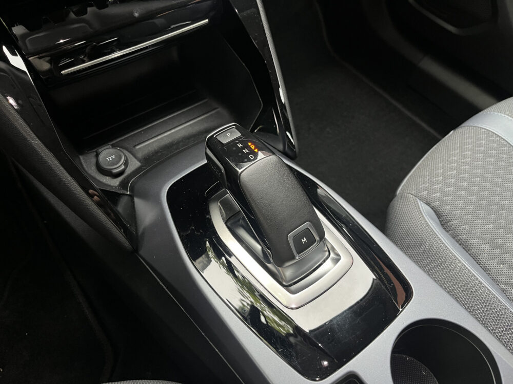 Peugeot 2008 1.2 PureTech Allure D.RIEM VERVANGEN!! // AFN. TREKHAAK // VIRTUAL COCKPIT // CAMERA+SENSOREN // NAVI+CARPLAY // HALF LEDER // L 24