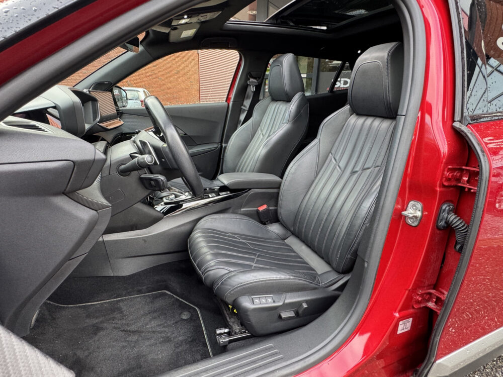 Peugeot 2008 1.2 PureTech GT-Line // FULL OPTIONS!! // FOCAL AUDIO // MASSAGE STOEL // ADAPTIVE CRUISE // PANO SCHUIF/ KANTEL DAK // 11