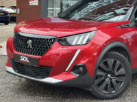 Peugeot 2008 1.2 PureTech GT-Line // FULL OPTIONS!! // FOCAL AUDIO // MASSAGE STOEL // ADAPTIVE CRUISE // PANO SCHUIF/ KANTEL DAK // 45