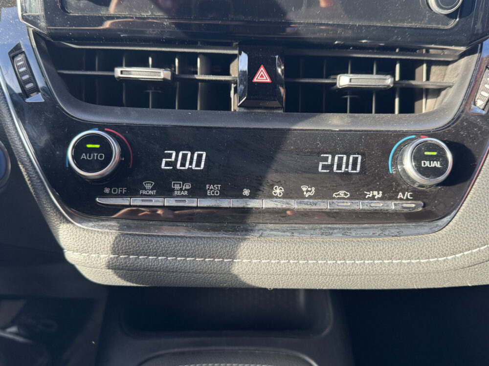 Toyota Corolla Touring Sports 1.8 Hybrid Dynamic // CAMERA // CLIMA // ADAPTIVE CRUISE // APPLE CARPLAY-ANDROID AUTO // 19