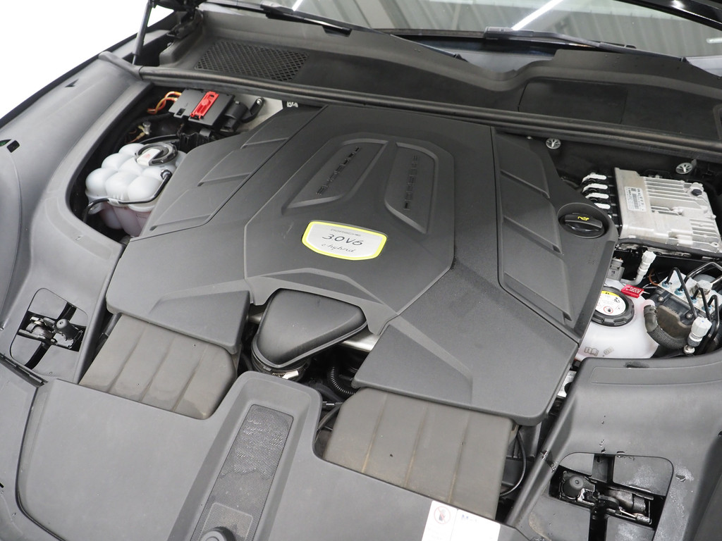 Porsche Cayenne 3.0 E-Hybrid 5