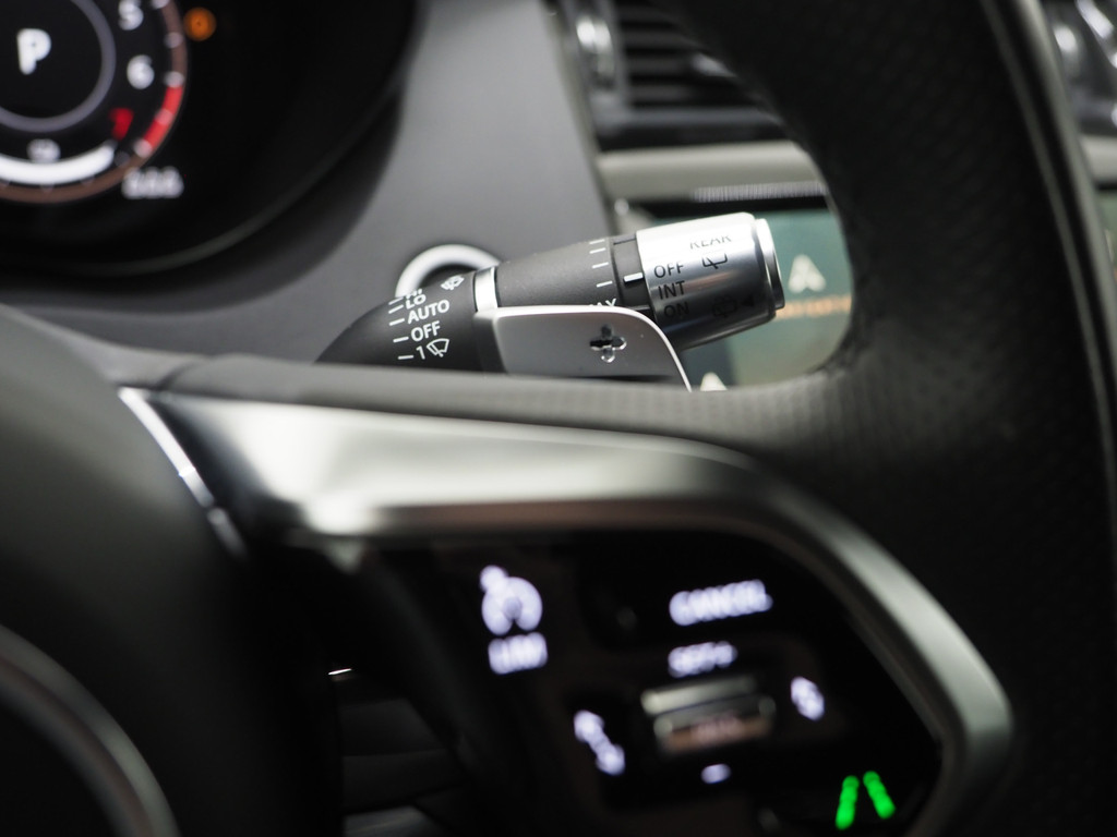 Jaguar E-Pace 1.5 P300e AWD R-Dynamic 27