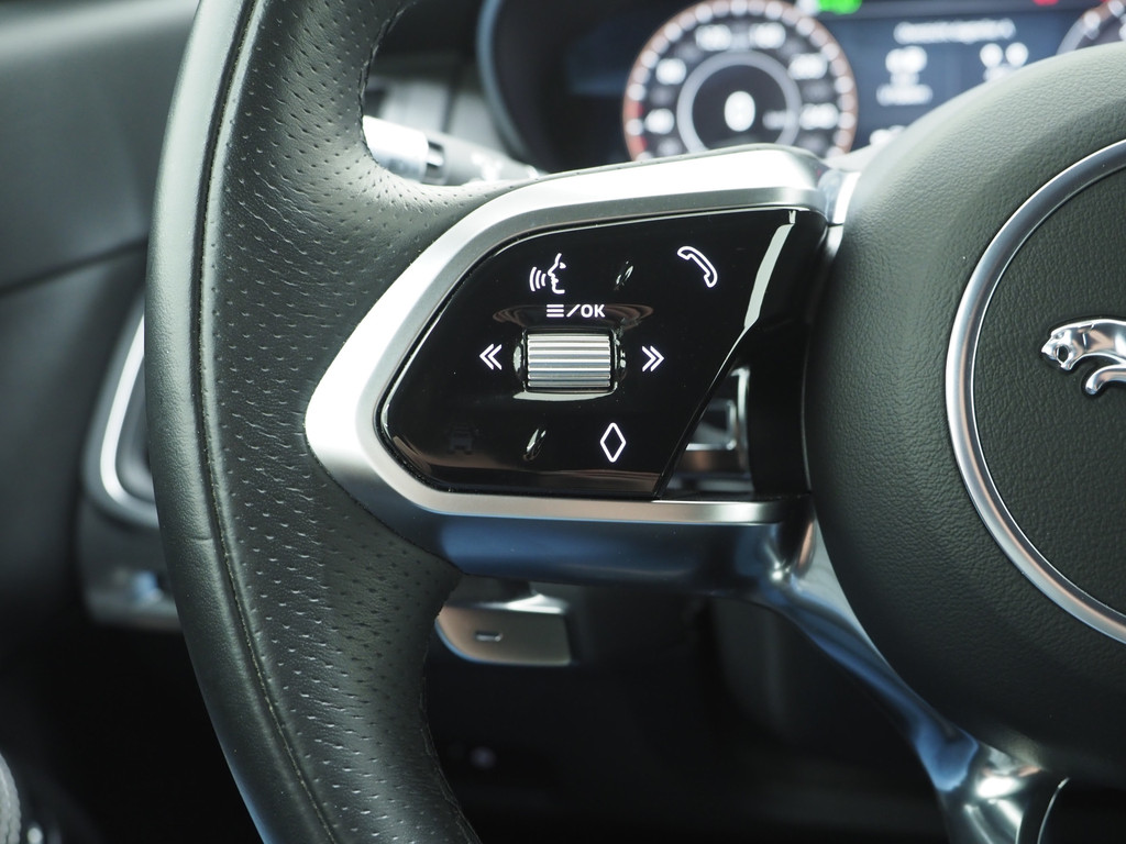 Jaguar E-Pace 1.5 P300e AWD R-Dynamic 68