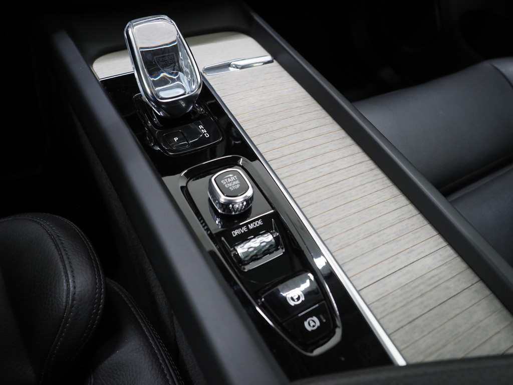 Volvo XC60 2.0 T8 Recharge AWD Inscription 32