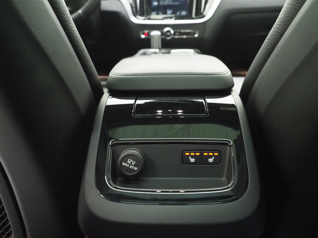 Volvo V60 2.0 T8 Twin Engine AWD R-Design 29