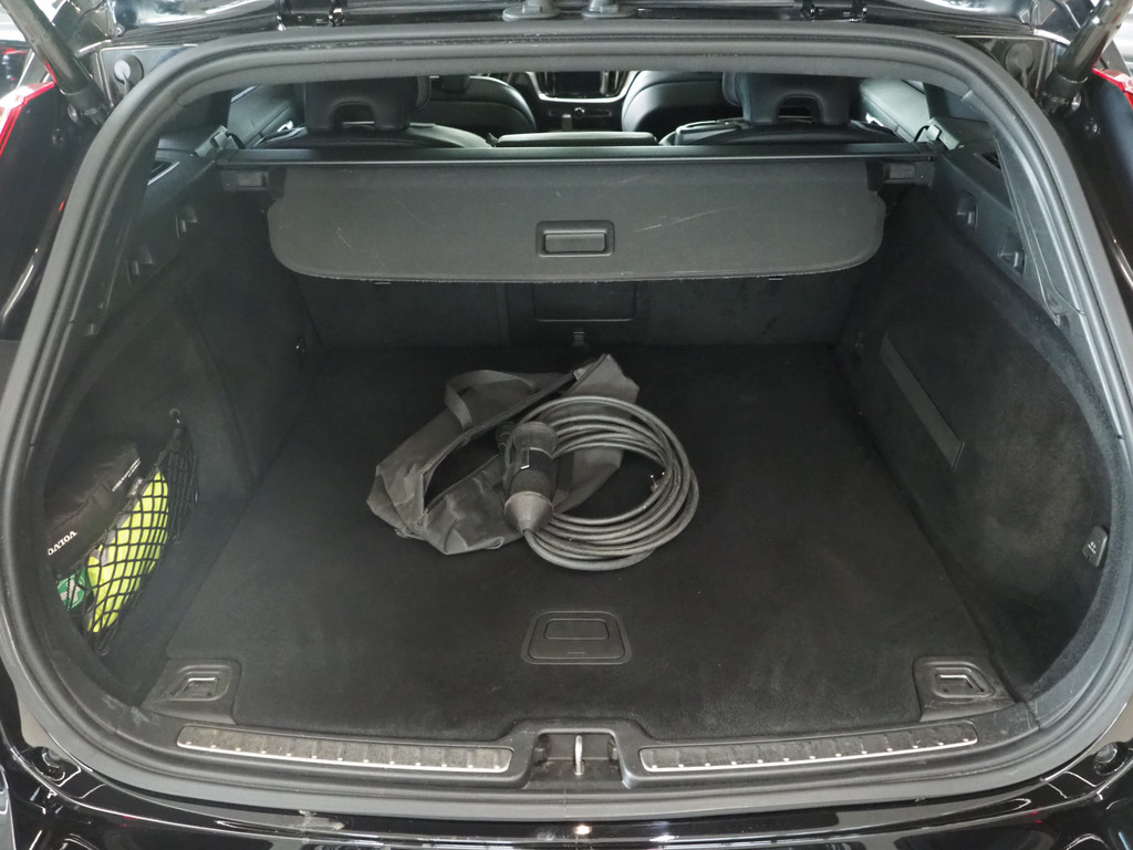 Volvo V60 2.0 T8 Twin Engine AWD R-Design 33
