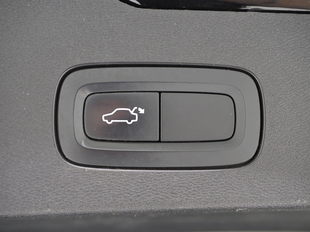 Volvo V60 2.0 T8 Twin Engine AWD R-Design 34
