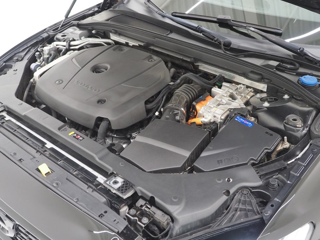 Volvo V60 2.0 T8 Twin Engine AWD R-Design 42