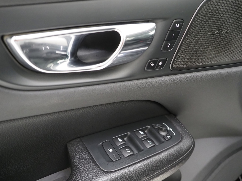 Volvo V60 2.0 T8 Twin Engine AWD R-Design 52