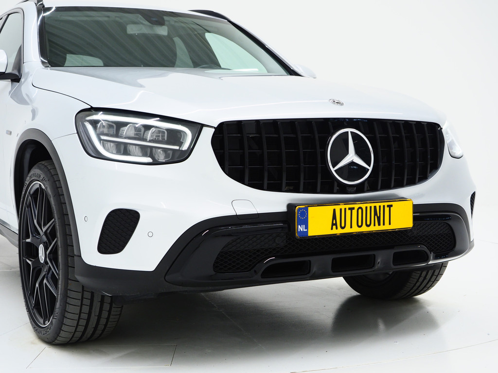 Mercedes-Benz GLC 300e 4MATIC Night Black 11